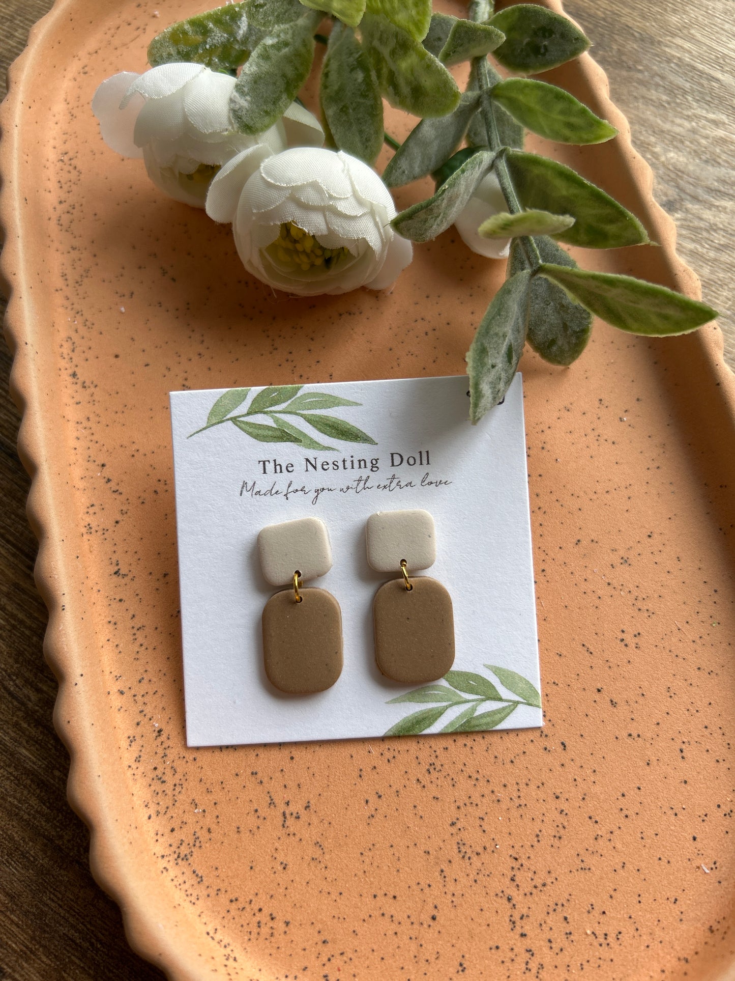 Short Two Tone Neutral Dangle