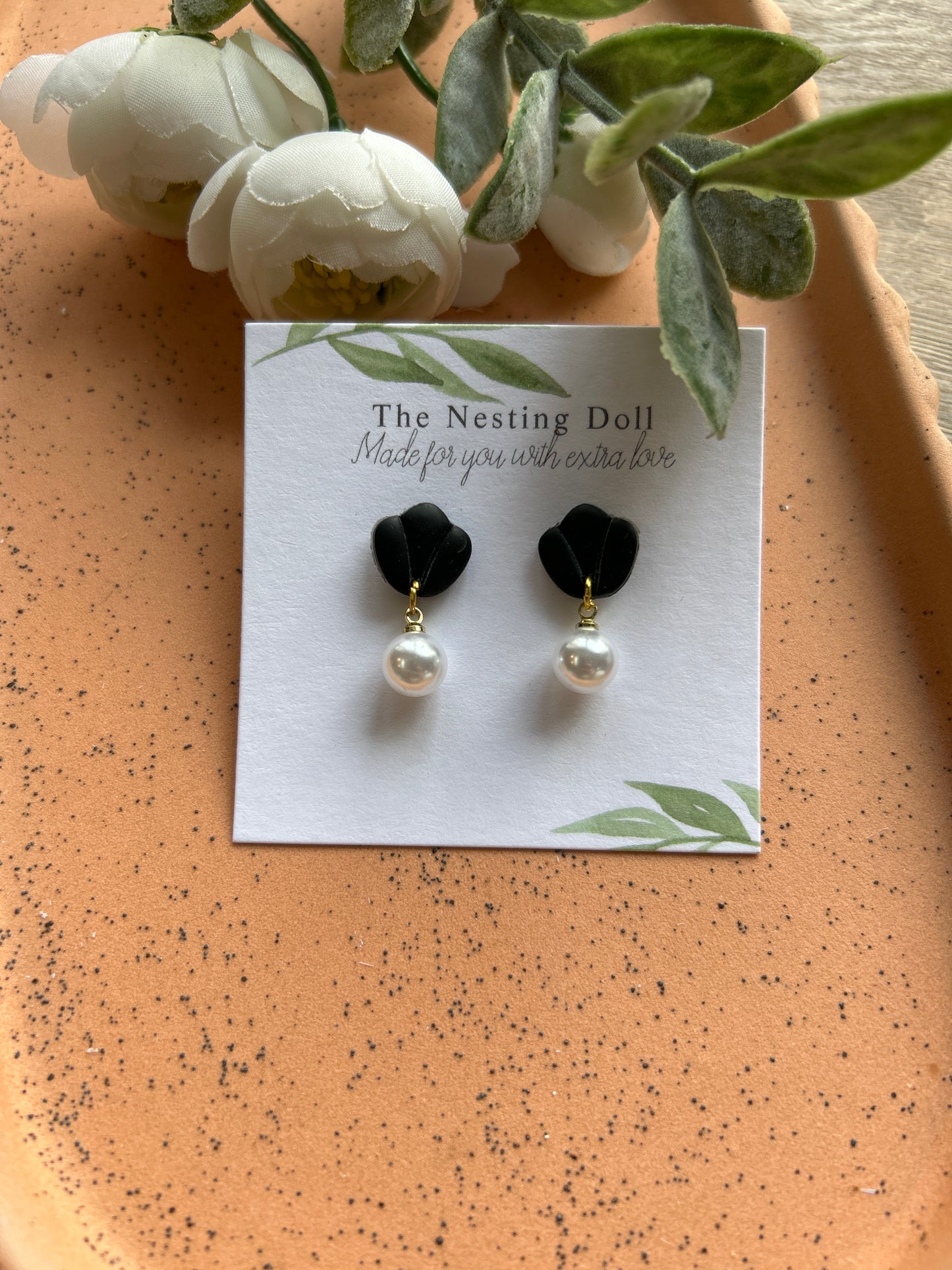 Black Scalloped Pearl