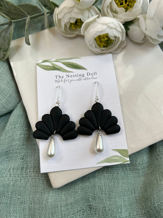 Scalloped Black Pearl Dangle