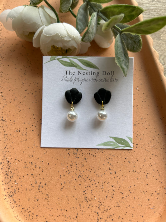 Black Scalloped Pearl